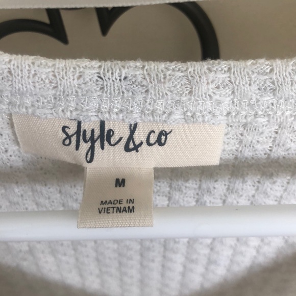 Light weight V-Neck sweater - Picture 2 of 2